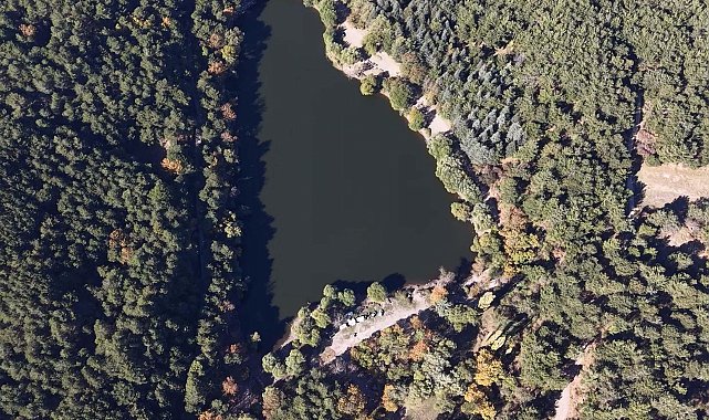 Karagöl Tabiat Parkı'nda sonbahar manzarası