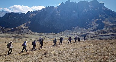 Kars'ta terörden arındırılan dağlar, dağcıların yeni rotası oldu