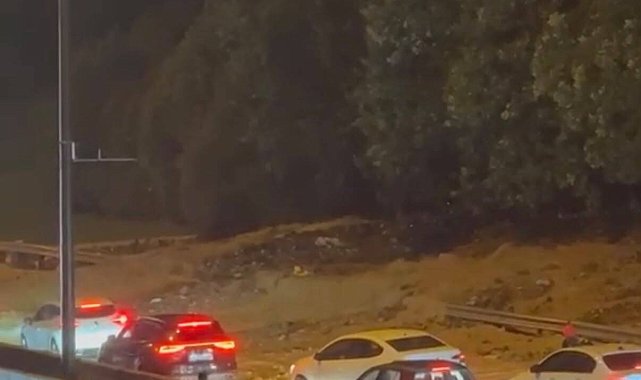 Kartal'da sel suları toprağı sürükledi; TEM bağlantı yolu kısmen kapandı