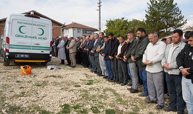 Kastamonu'da tarlada çıkan kavgada öldürülen 4 kişi, toprağa verildi