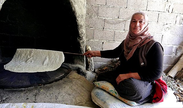 Kayseri'de imece usulü kışlık yufka ekmeği geleneği