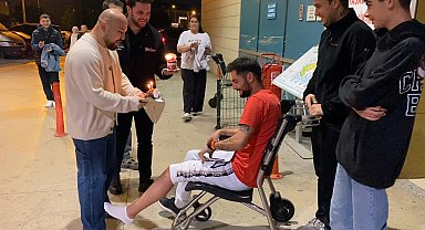 Kazada yaralanan sürücüye hastanede doğum günü sürprizi