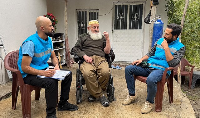 Kazak doktor, Hakkari'de şifa dağıtıyor
