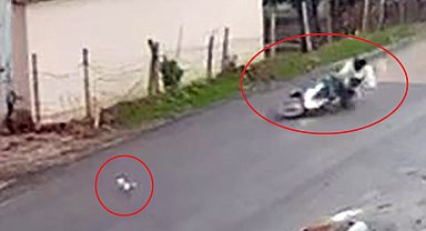 Kediye çarpmamak için manevra yaptığı motosikleti devrilen sürücü yaralandı