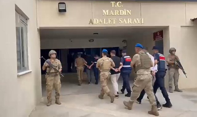 Kendilerini 'başsavcı' olarak tanıtıp dolandırıcılık yapan 8 şüpheli tutuklandı