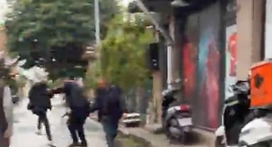 Kendisini dolandırdığını öne sürdüğü kişiyi bacaklarından vurdu