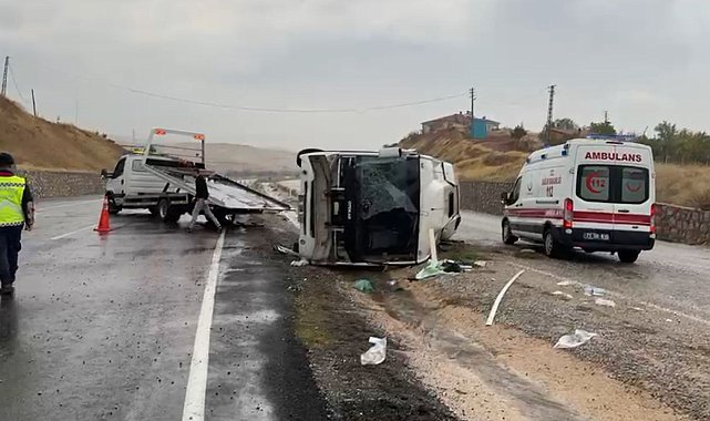 Kırıkkale'de servis midibüsü devrildi: 14 yaralı