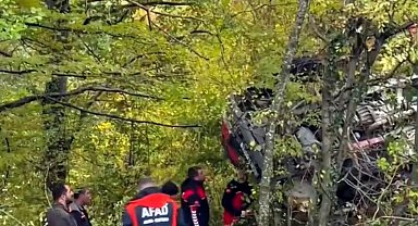 Kırklareli'de kamyon şarampole devrildi; 1 ölü, 1 yaralı