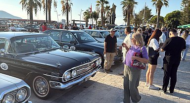 Klasik otomobiller Bodrum sokaklarını renklendirdi