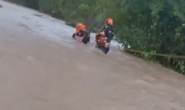Kocaeli'de sağanak nedeniyle ev ve iş yerlerini su bastı