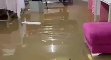 Kocaeli'de sağanak nedeniyle ev ve iş yerlerini su bastı