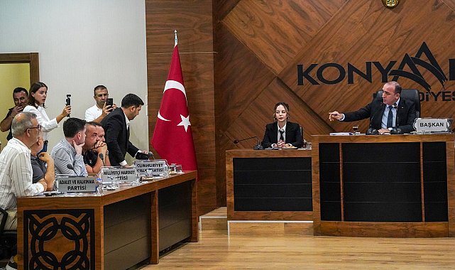 Konyaaltı Belediye Başkanı, CHP'den istifa etti