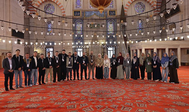 Kosovalı 18 öğrenci 'Hayal Et, Keşfet, Vakfet Gençlik Projesi' kapsamında Türkiye'de