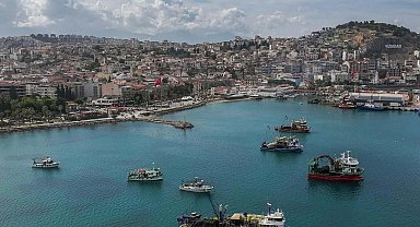 Kruvaziyerler ile balıkçı tekneleri dronla görüntülendi