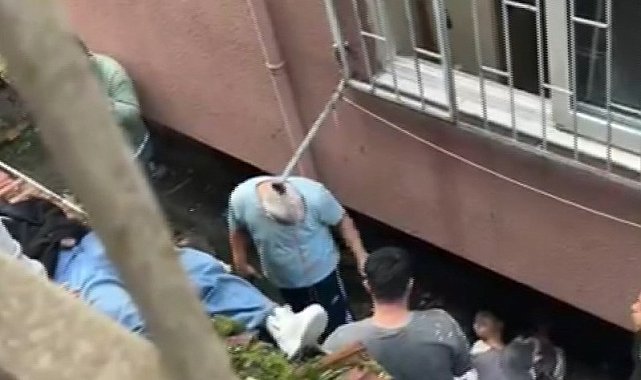 Küçükçekmece'de eve kilitlenen 2 genç kız, sarkıttıkları çarşafla kaçarken 3'üncü kattan düştü