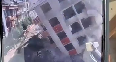 Küçükçekmece'de kentsel döşümdeki 7 katlı bina yıkım sırasında çöktü