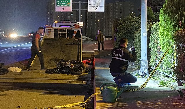 Küçükçekmece'de otomobil ile çarpışan motosikletli öldü; kaza kamerada
