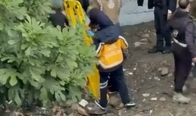 Küçükçekmece'de su basan bodrum katta mahsur kalan kişiyi itfaiye kurtardı