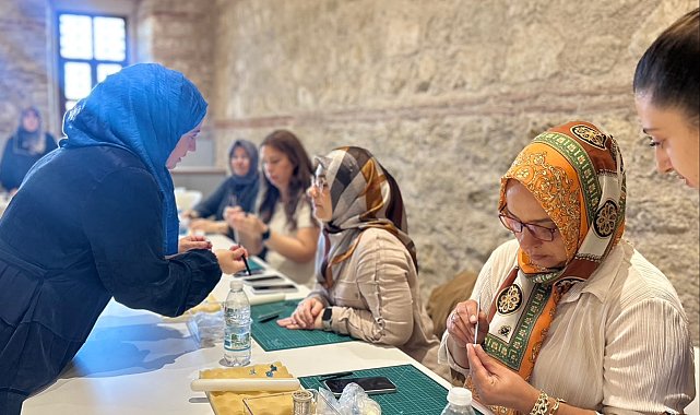 Kültür Yolu Festivali'nde 'esnek soğuk porselen atölyesi' yapıldı