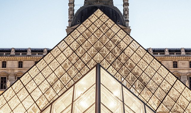 Louvre Müzesi eylemler nedeniyle ziyarete kapatıldı