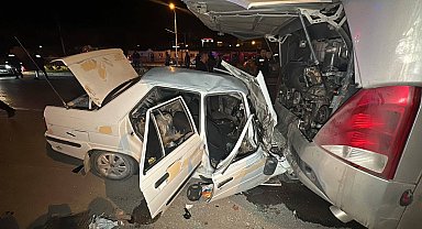 Malatya'da otomobil, yolcu otobüsüne çarptı; 1'i ağır 3 yaralı