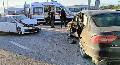 Malatya'da otomobiller çarpıştı; 1'i ağır, 6 yaralı