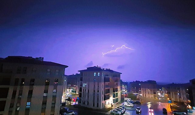Malatya'da sağanak nedeniyle yollarda su birikintileri oluştu
