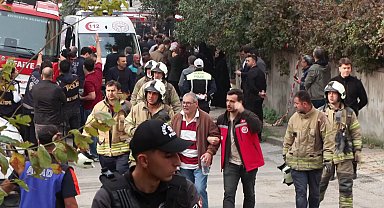 Maltepe'de 3 katı çöken binanın enkazında yakınları bulunanların bekleyişi sürüyor