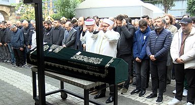 Maltepe'de çöken binada hayatını kaybeden 5 yaşındaki Gülce son yolculuğuna uğurlandı