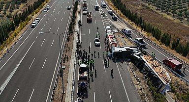 Manisa'da 11 kişinin öldüğü kazada otobüs ve TIR'ın şoförü tutuklandı