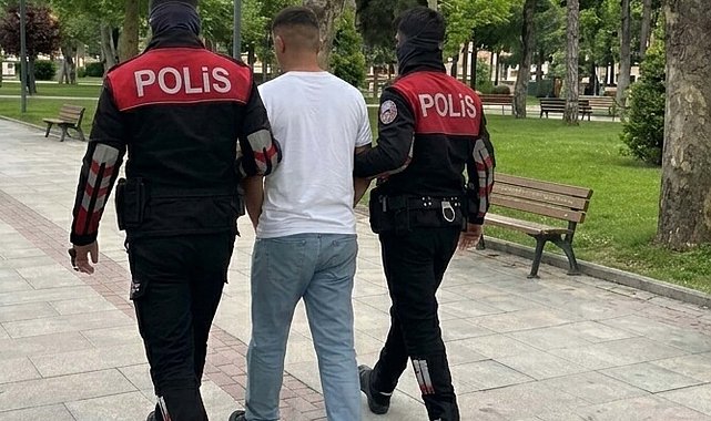 Manisa'da 152 yıl hapis cezasıyla aranan 17 yaşındaki firari yakalandı