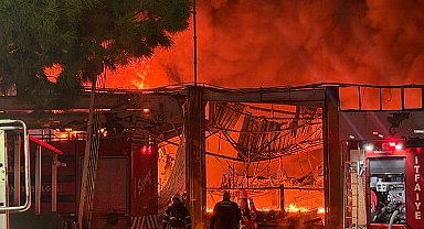 Manisa'da akü üretimi yapan fabrikada yangın
