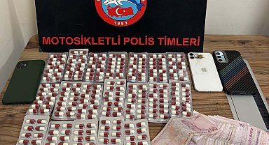Manisa'da sentetik ecza ile yakalanan 2 şüpheli yakalandı