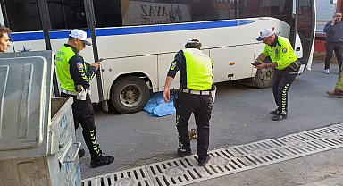 Manisa'da servis minibüsünün çarptığı bisikletli çocuk öldü