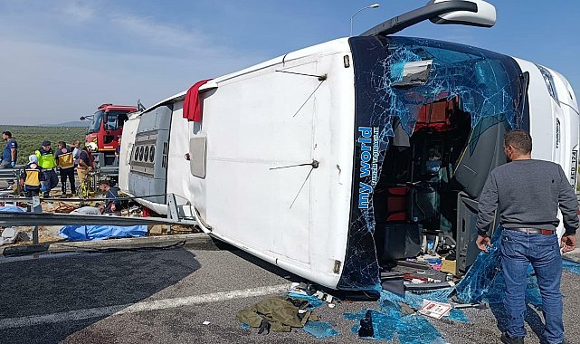 Manisa'da tur otobüsü devrildi; çok sayıda ölü ve yaralı var