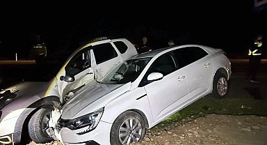 Mardin'de iki otomobil çarpıştı: 6 yaralı