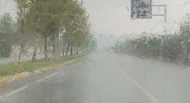 Mardin'de sağanak; ev ve iş yerlerini su bastı