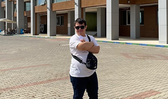 Masa tenisi dünya 3'üncüsü Işık, antrenörlük bölümünün ilk ve tek Down sendromlu öğrencisi