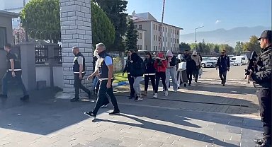 Masaj salonlarına fuhuş operasyonu: 5 tutuklama