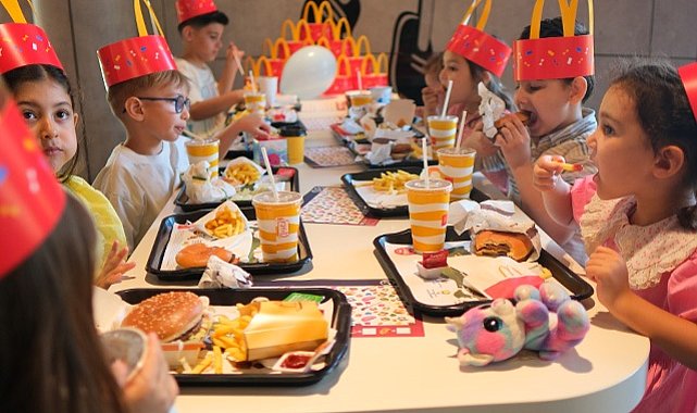 McDonald's'tan çocuk ve yetişkinlere doğum günü paketi