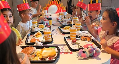 McDonald's'tan çocuk ve yetişkinlere doğum günü paketi