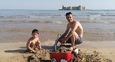 Mersin'de ekim ayında deniz sezonu devam ediyor