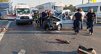 Mersin'de hafif ticari araç TIR'a arkadan çarptı; 2 ölü, 1 yaralı