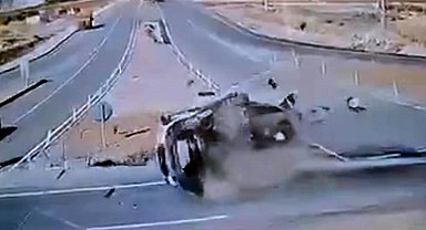 MHP Milletvekili Karakoç'un yaralandığı kaza anı kamerada