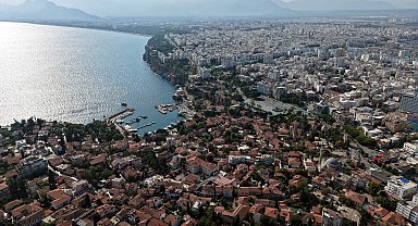 Modern yaşam ile tarihin iç içe geçtiği Kaleiçi havadan görüntülendi
