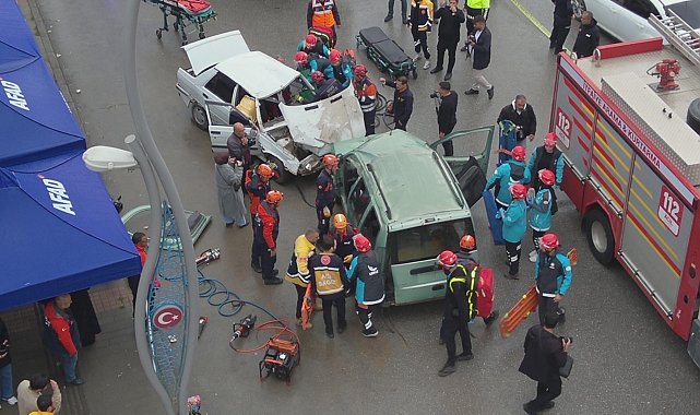 Muş'ta gerçeği aratmayan trafik kazası tatbikatı