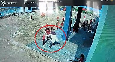 Nefes borusuna mandalina kaçan öğrenciyi müdür yardımcısı Heimlich manevrasıyla kurtardı