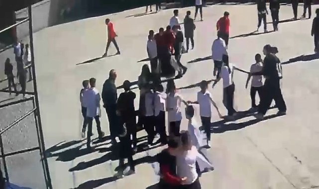Nefes borusuna yiyecek kaçan öğrencisini Heimlich manevrasıyla kurtardı
