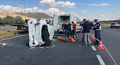 Nevşehir'de kamyonet ile otomobil çarpıştı: 2 ölü, 1 yaralı