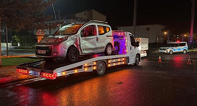 Niğde'de hafif ticari araç ile motosiklet çarpıştı: 2 ölü, 1 yaralı